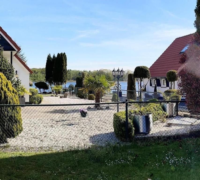 Freistehendes Ferienhaus Am See Naehe Roermond Heel Exterior foto