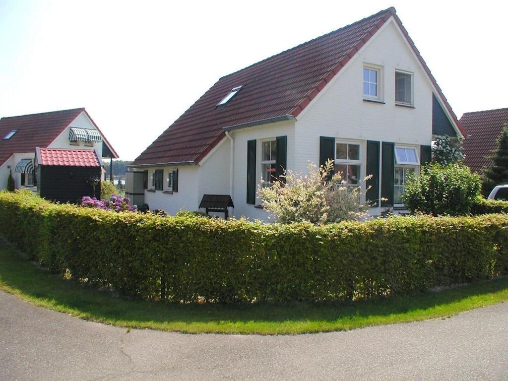 Freistehendes Ferienhaus Am See Naehe Roermond Heel Exterior foto